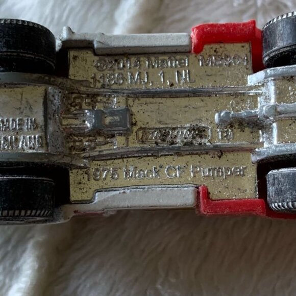 2014 Matchbox 1975 Mack CF Pumper Diecast Fire Truck MB864 - Picture 6 of 7